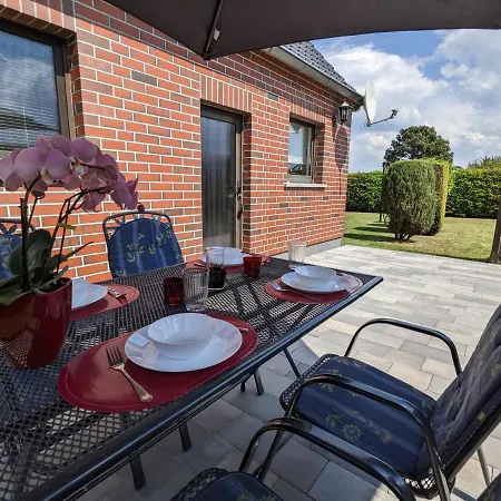 Casa de Férias Haeuschen Im Gruenen Jornstorf