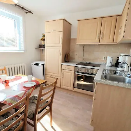 Semesterbostad Haeuschen Im Gruenen